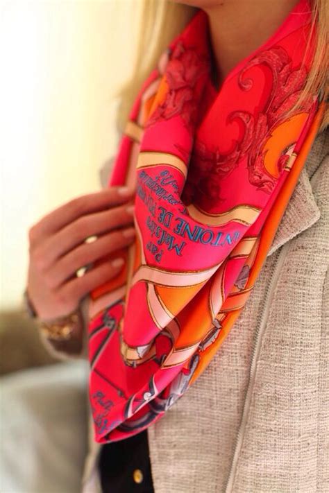 comment porter le foulard hermes|where to buy hermes scarves.